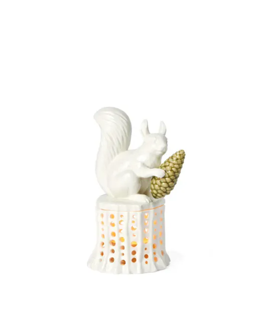 Hovedbilde Winter Stories Ekorn på trestubb